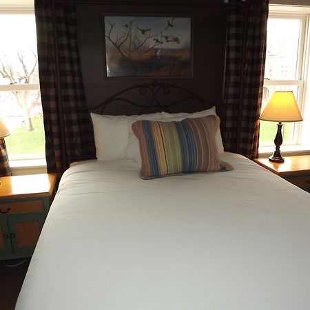 William Watson Hotel (Adults Only) Pittsfield Екстериор снимка