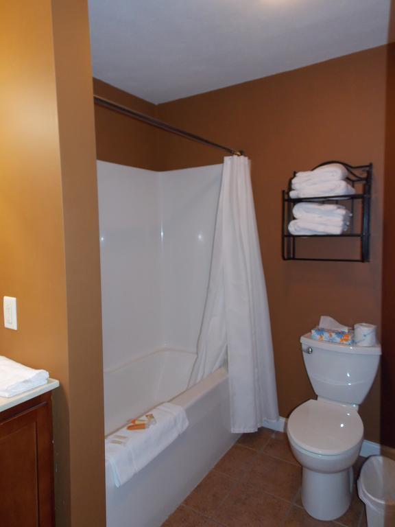 William Watson Hotel (Adults Only) Pittsfield Екстериор снимка