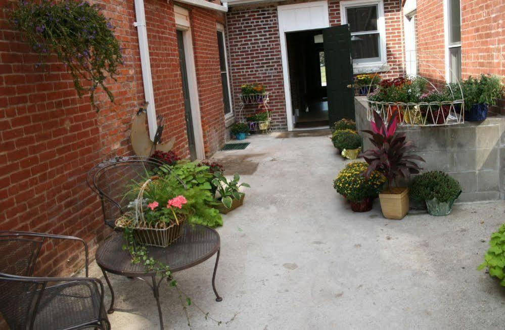 William Watson Hotel (Adults Only) Pittsfield Екстериор снимка